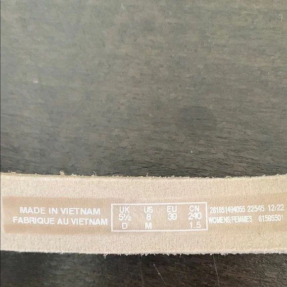 Elegant Women's Cream Wedge Sandals - Picture 9 of 10